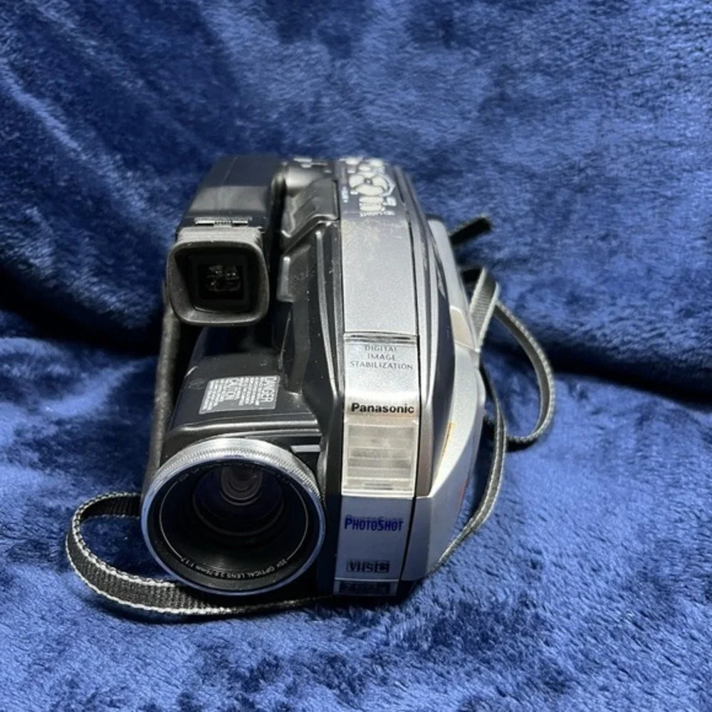 Panasonic‎ Palmcorder PV-L352D VHS-C Analog Camcorder AS/IS FOR PARTS